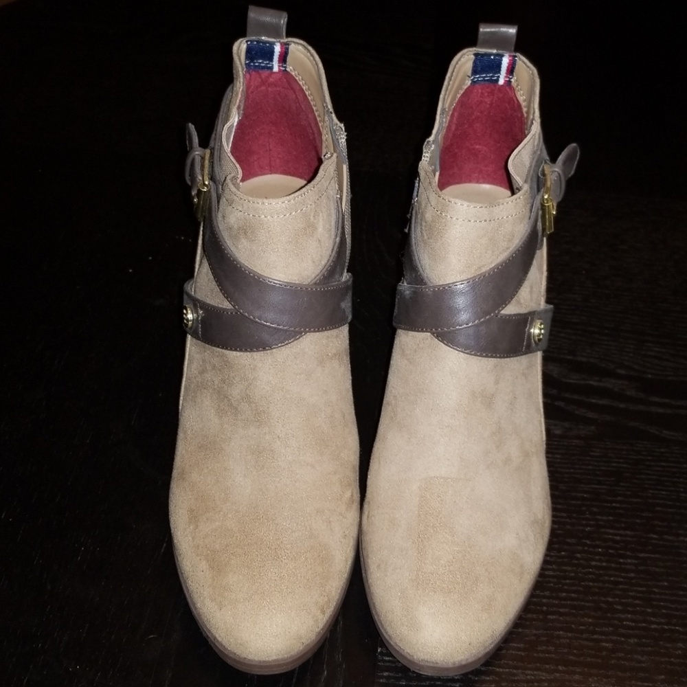 Tommy Hillfigure Heels, Suede Finish